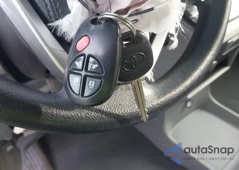 2015 Toyota Sienna Le 8 Passenger z USA, uszkodzony, nr VIN 5TDKK3DC9FS583134